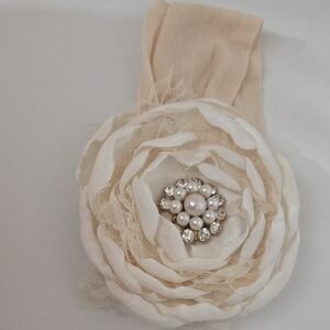 Elegant Cream Floral Hair Accessory